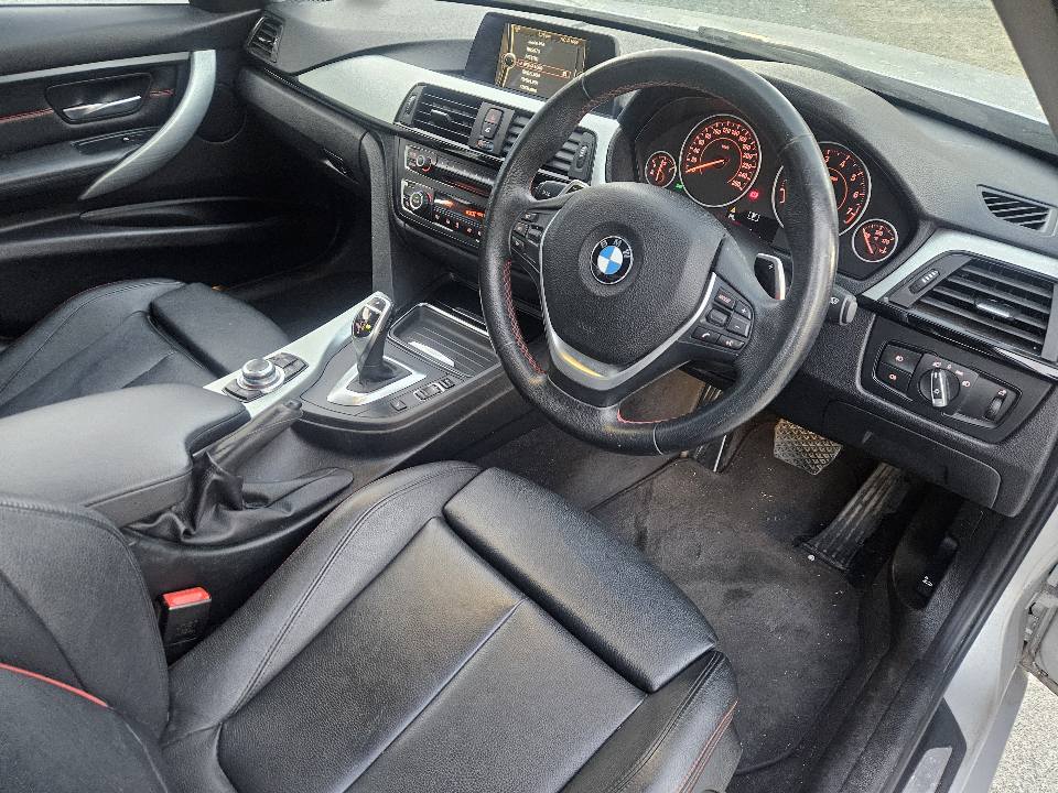 2013 BMW 320i sport f30 12.jpg